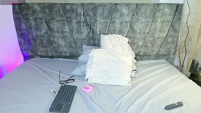 MadisonCollinss_ webcam