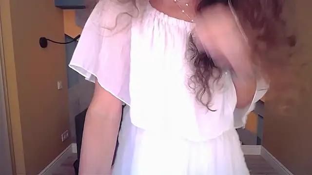 EllaLong webcam