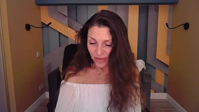 EllaLong webcam