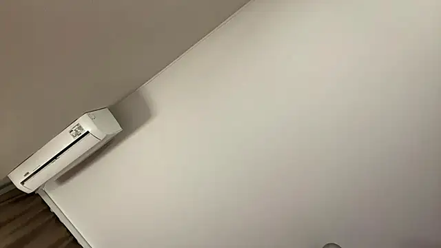 Ur_neighbor_Kira webcam