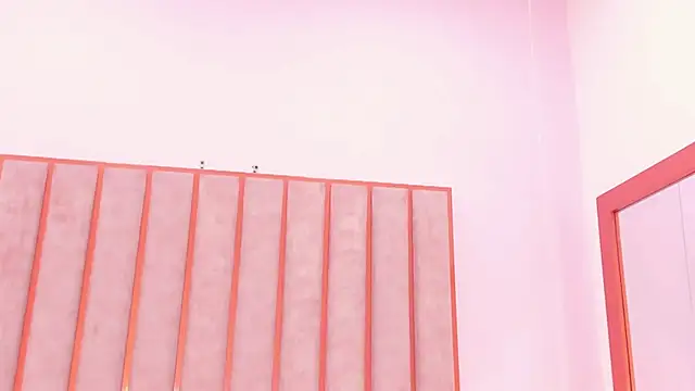 Zoe_Monrow live cam on StripChat