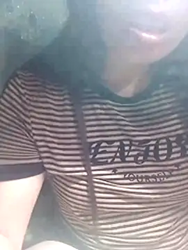 Gummiesu live cam on StripChat