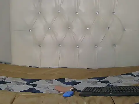 EbonyLipsX webcam