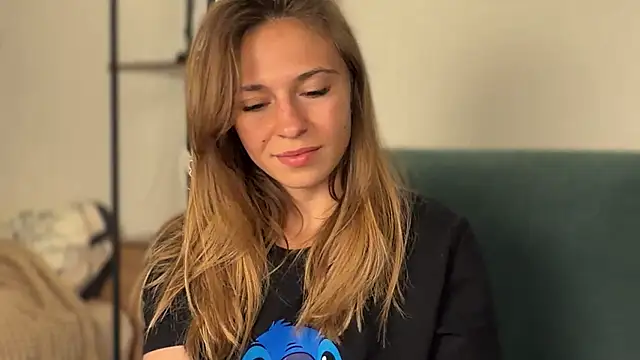 LovelyKatea webcam