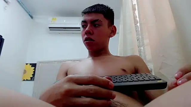 liarr_ (M twink) - naked