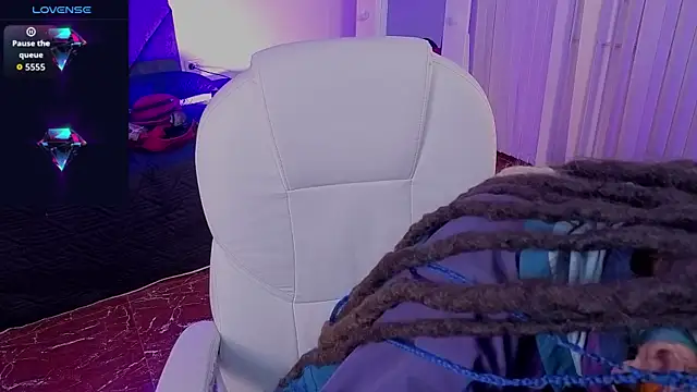 _sharlotte777 live cam on StripChat