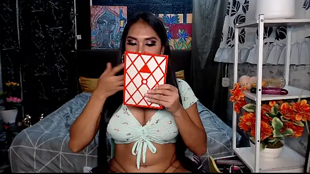 QueenOfStrip webcam