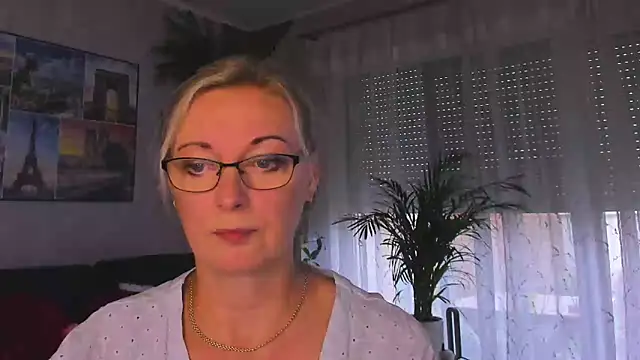 vanessa_chat - Vanessa_chat's free webcam - UK Sex Cams