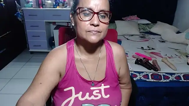 pervert_mommy_ - Pervert_mommy_'s free webcam - UK Sex Cams