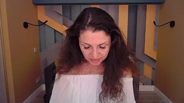 EllaLong webcam