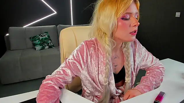 kikipeach live cam on StripChat