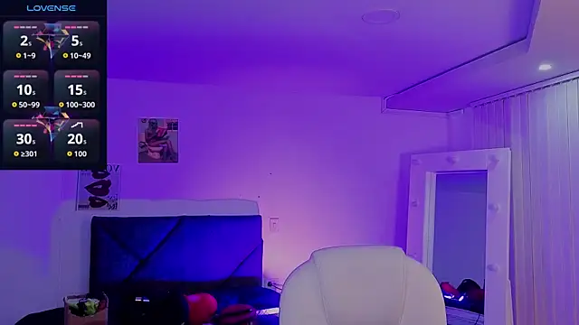 _sharlotte777 live cam on StripChat