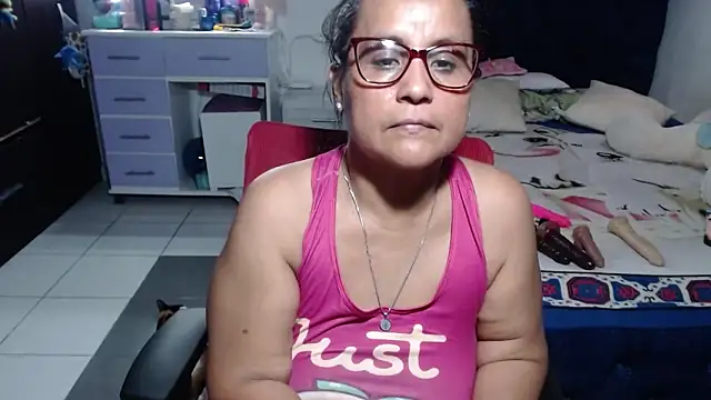 pervert_mommy_ live cam on StripChat