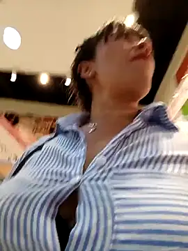 tata_sanz_ live cam on StripChat