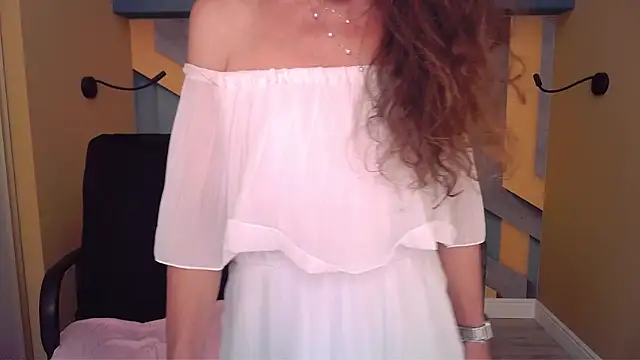 EllaLong webcam