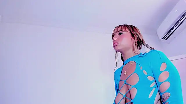 AMAIAA_LOVE webcam