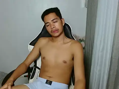 curlyasian_njxx webcam