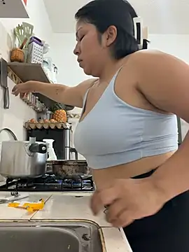 isabella__luna (Ask my age) - ALL NAKED IN MY WORK +oil tits