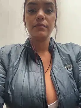 Sara-77 webcam