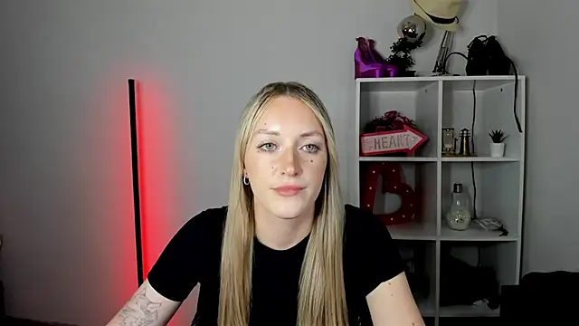 EvelynBlond webcam