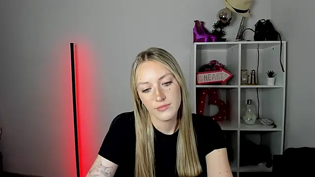 EvelynBlond webcam
