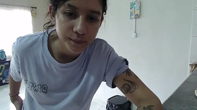 AlinaWoolf_ webcam