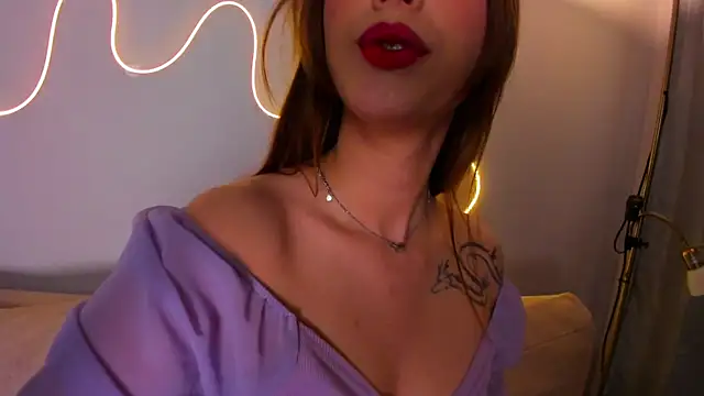 Sophia_cutegirly live cam on StripChat