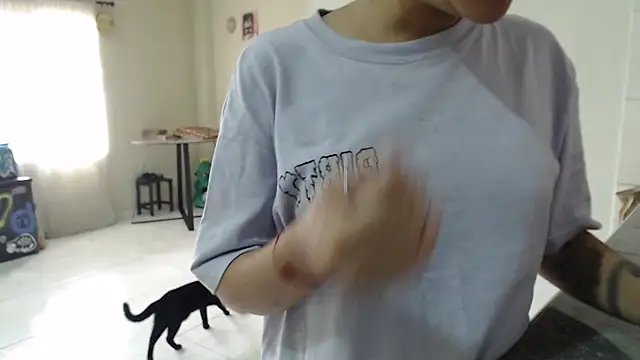 AlinaWoolf_ webcam