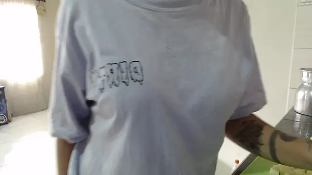 AlinaWoolf_ webcam