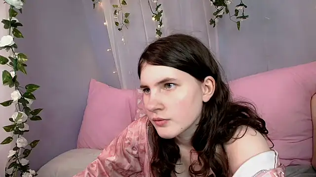 NoriMoore live cam