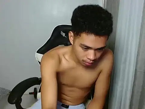 curlyasian_njxx webcam