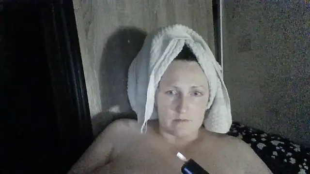 AllaSowinskaya live cam on StripChat