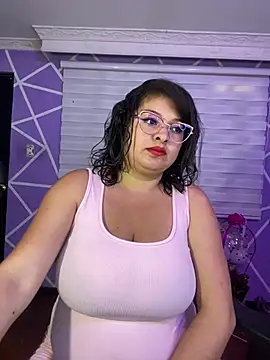 MiiaaJoness live cam on StripChat
