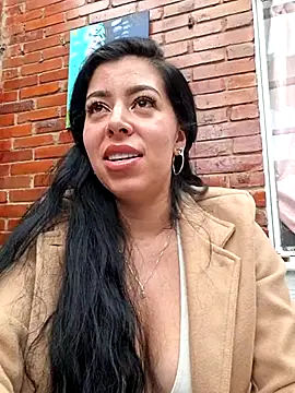Luianna live cam on StripChat