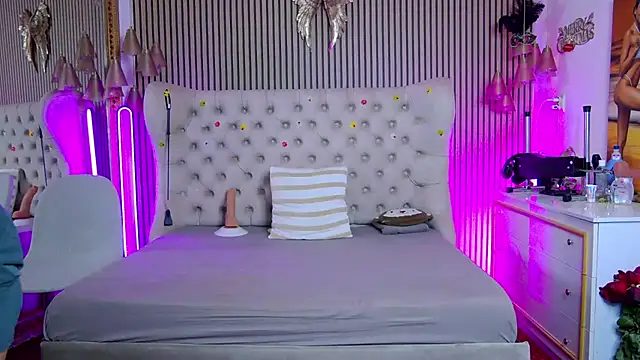 PlayfulShow webcam