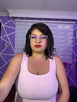 MiiaaJoness webcam