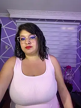 MiiaaJoness webcam