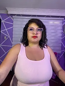 MiiaaJoness webcam