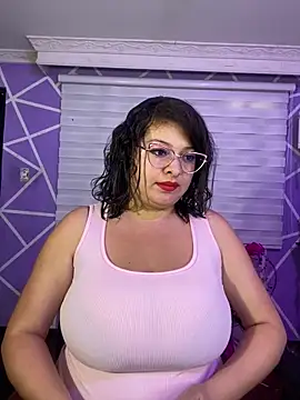 MiiaaJoness webcam