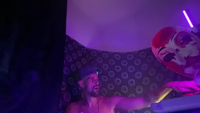 Guyst049 webcam