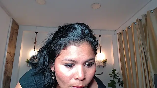 Emma_hassani webcam