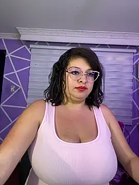 MiiaaJoness webcam