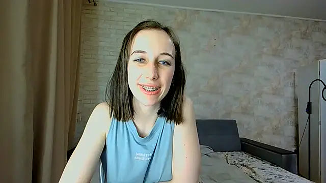 Anika_bloom webcam