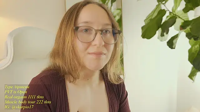 Scarlett_NoirMuse webcam