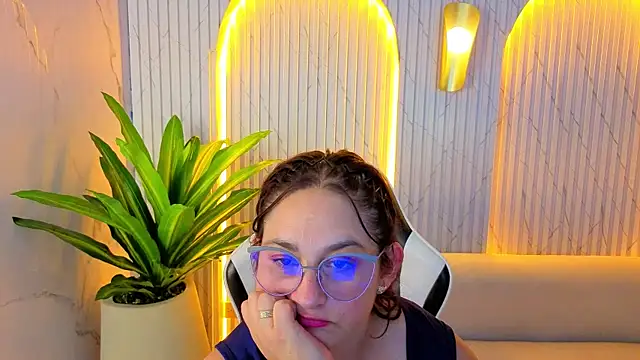 bella_moon_cn webcam