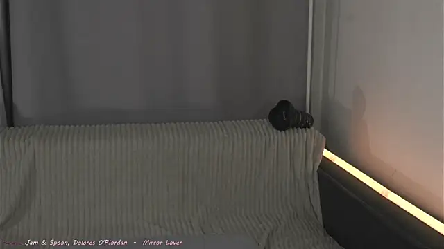 quake_123 live cam on StripChat