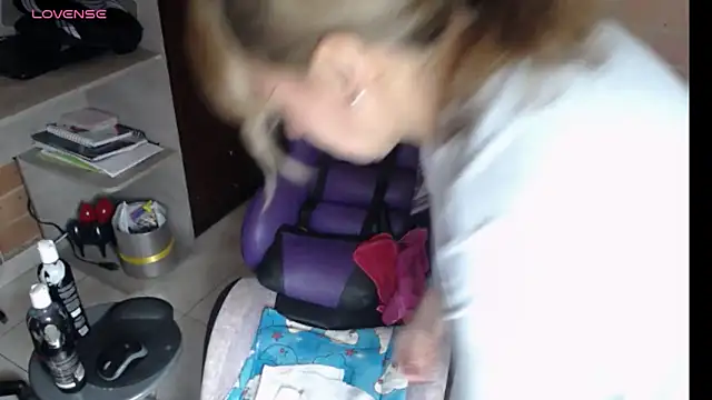 cristin_doll_ webcam