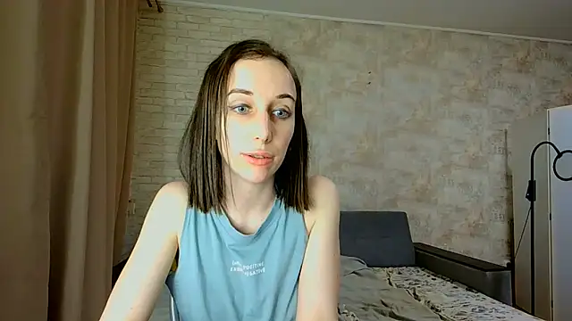 Anika_bloom webcam