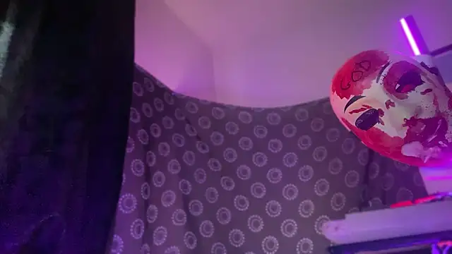 Guyst049 webcam