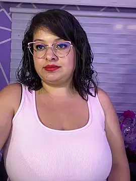 MiiaaJoness webcam